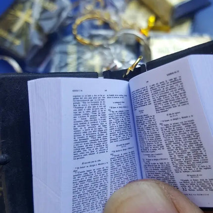 Mini Biblia, Llavero, Recuerdo Bautizo, Comunión, Confirmacion Negro y dorado